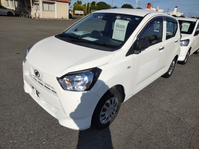 9325 Daihatsu Mira e s LA350S 2018 г. (LUM Kobe Nyusatsu)